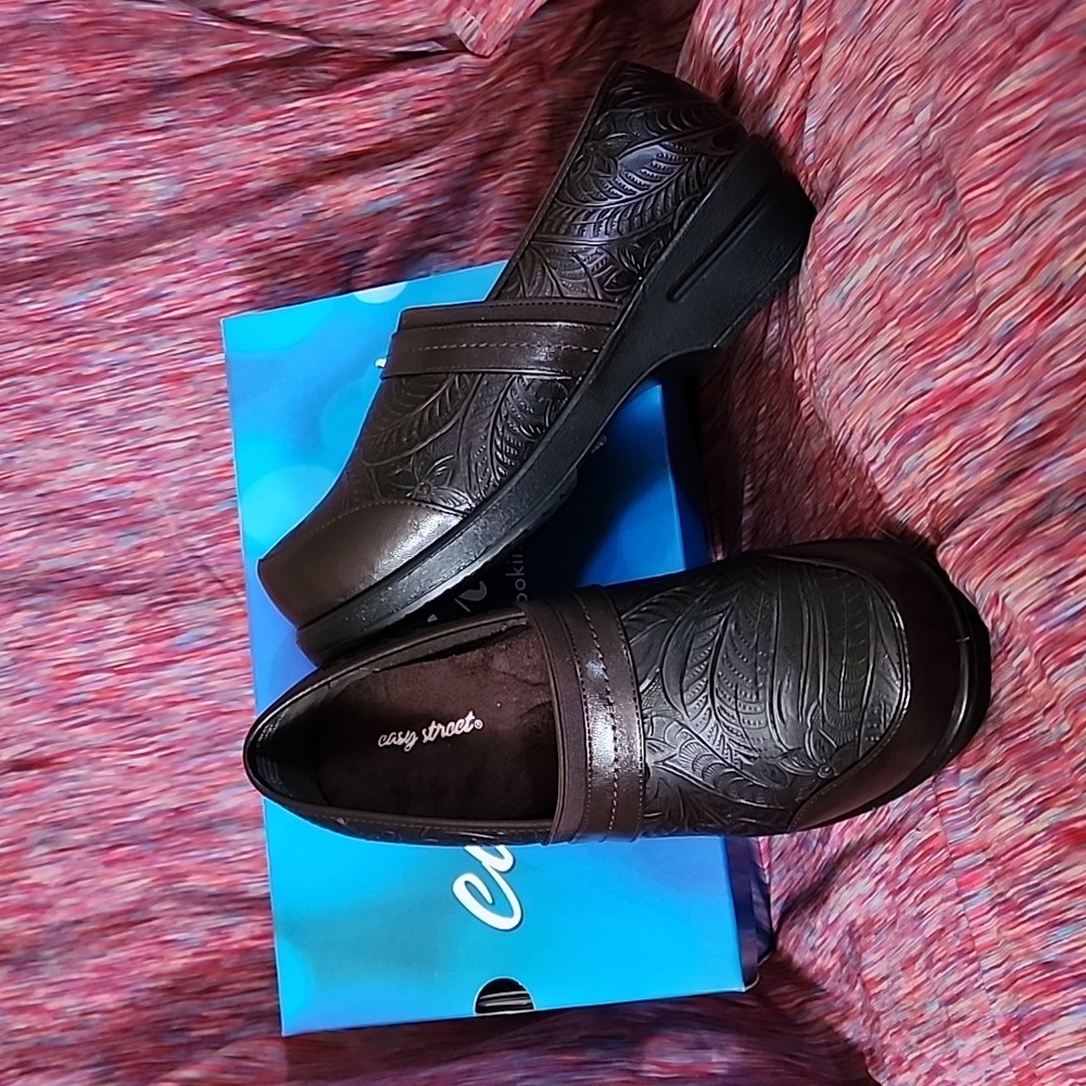 Brown Easy Street Flex Size 9.5 Wide